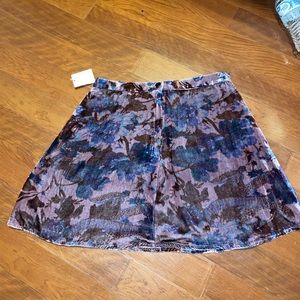Urban outfitters velvet skirt size 6